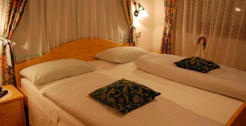 Albergo Genziana San Vigilio Di Marebbe Camera foto